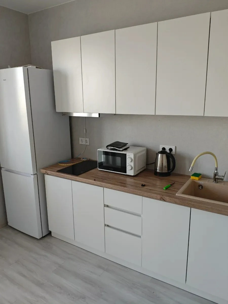 Кухонный гарнитур Ричард Эрванта 2м белый/дуб кера со столешницей, ЛДСП